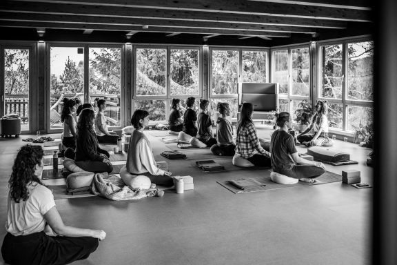 Meditation im Panorama-Raum Yoga, Meditation und Klang
